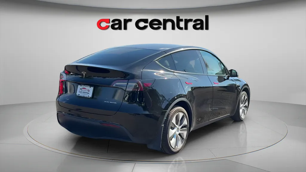 More photos of 2022 Tesla Model Y Long Range at Car Central Milford, CT