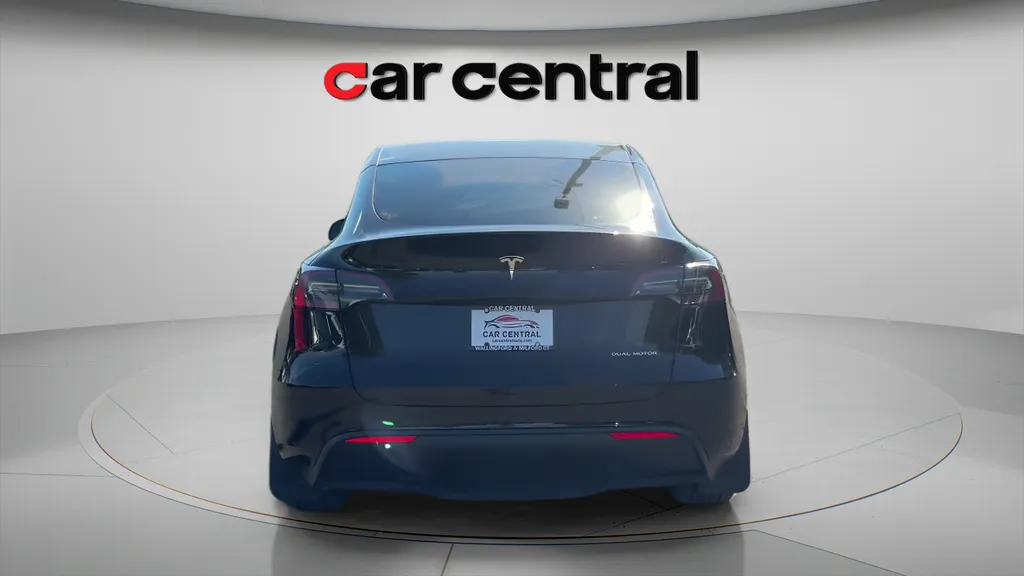 More photos of 2022 Tesla Model Y Long Range at Car Central Milford, CT