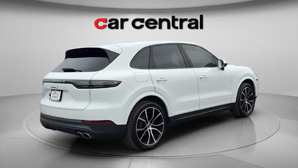 More photos of 2019 Porsche Cayenne S at Car Central Milford, CT