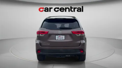 More photos of 2019 Toyota Highlander LE at Car Central Milford, CT