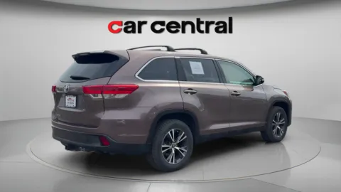 More photos of 2019 Toyota Highlander LE at Car Central Milford, CT