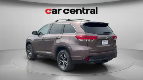 Another view of 2019 Toyota Highlander LE for sale in Milford, CT at Car Central Milford