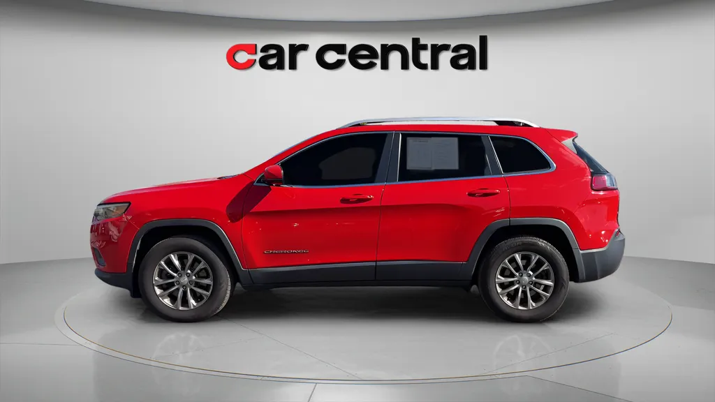 Photos of 2021 Jeep Cherokee Latitude Lux for sale in Milford, CT at Car Central Milford