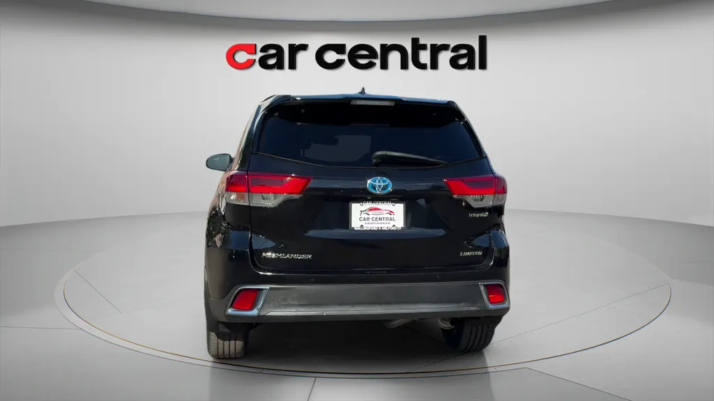 More photos of 2019 Toyota Highlander Hybrid Limited at Car Central Milford, CT