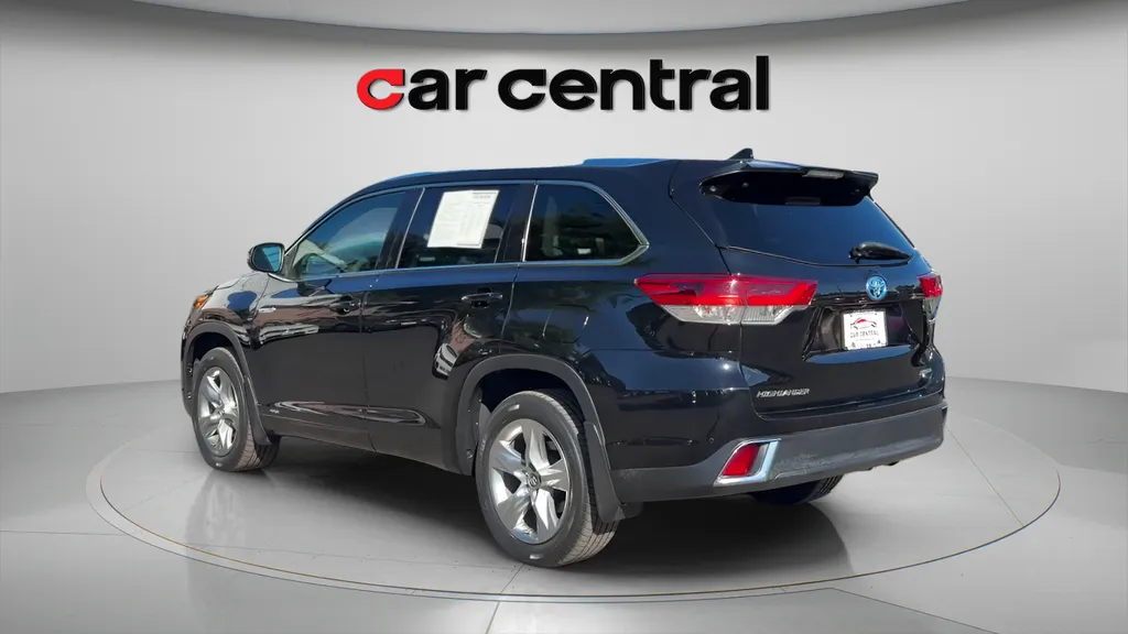More photos of 2019 Toyota Highlander Hybrid Limited at Car Central Milford, CT