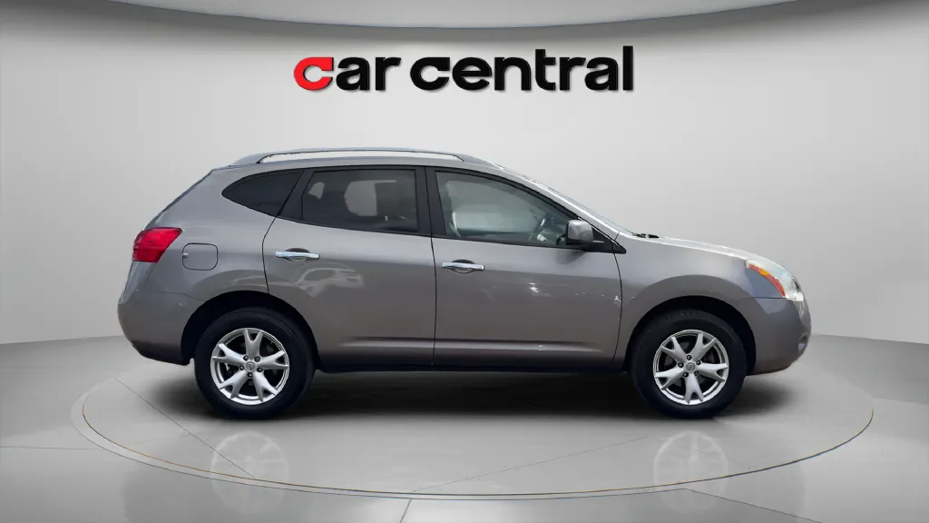 More photos of 2010 Nissan Rogue SL at Car Central Milford, CT