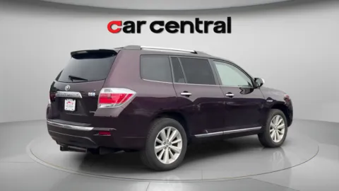 More photos of 2013 Toyota Highlander Hybrid Limited at Car Central Milford, CT