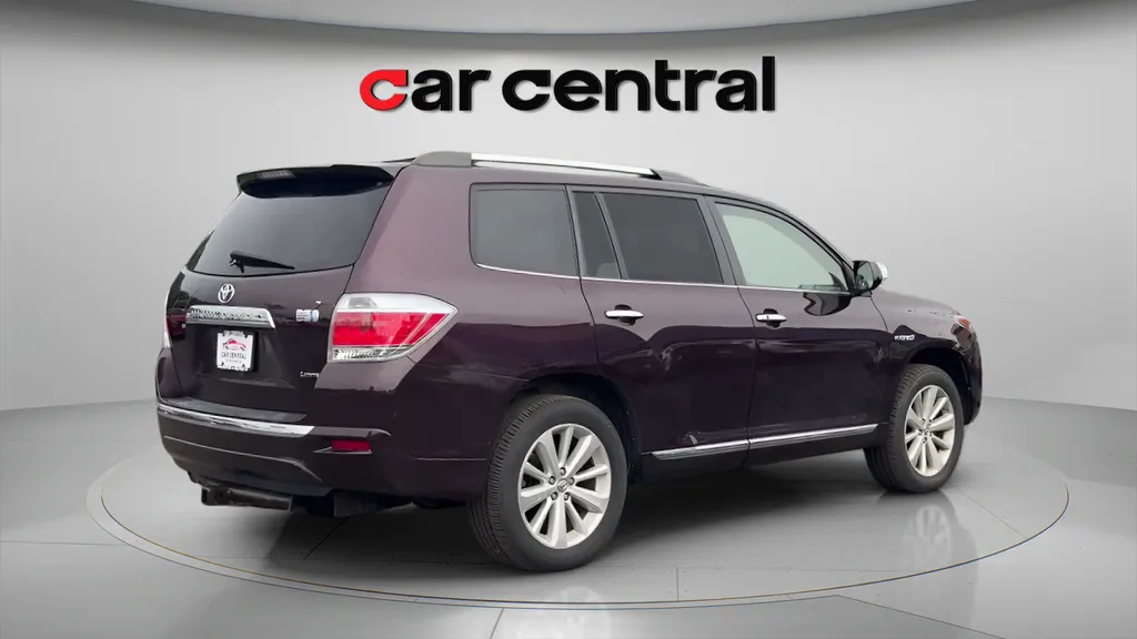 More photos of 2013 Toyota Highlander Hybrid Limited at Car Central Milford, CT