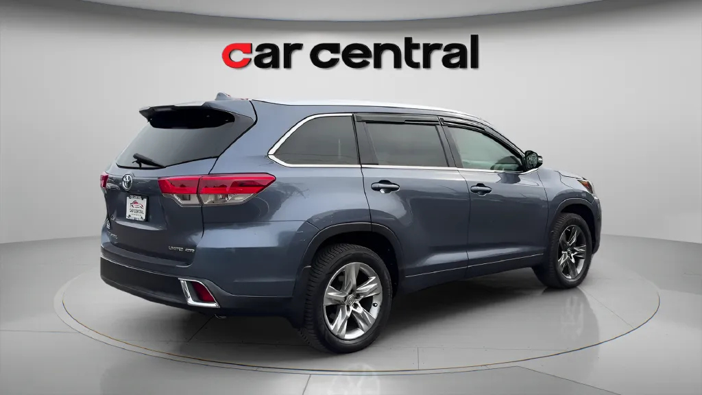 More photos of 2018 Toyota Highlander Limited at Car Central Milford, CT
