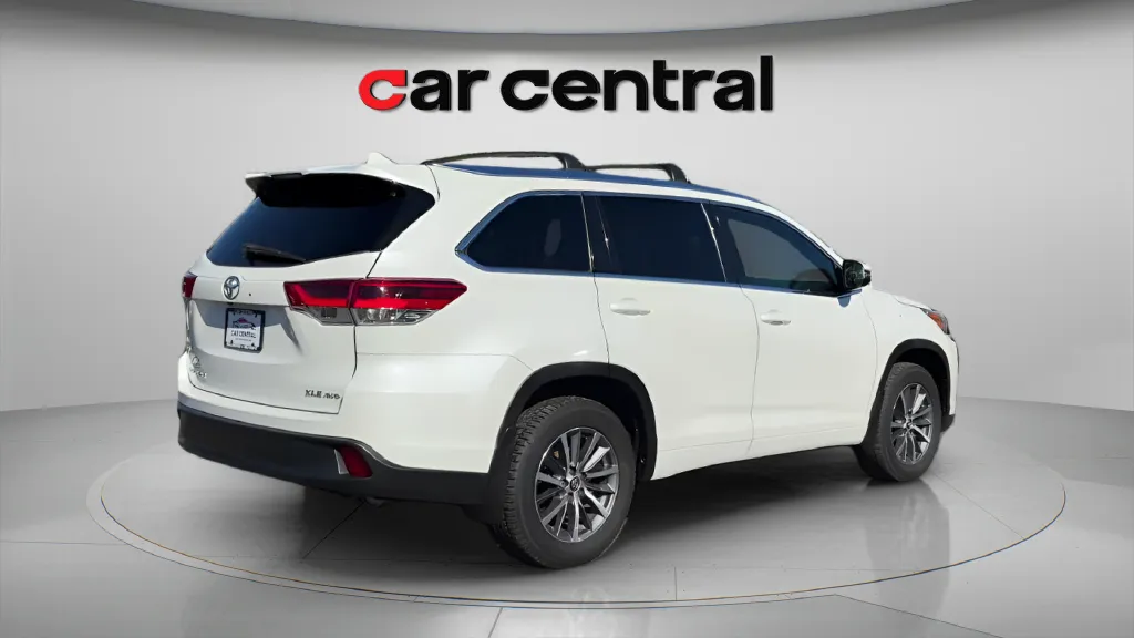 More photos of 2017 Toyota Highlander XLE at Car Central Milford, CT
