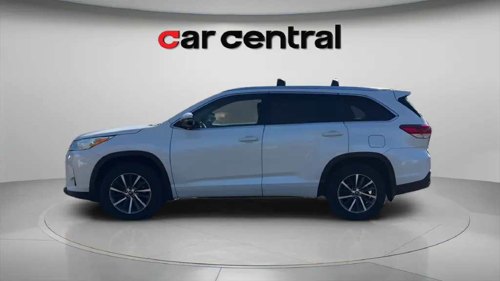 Photos of 2017 Toyota Highlander XLE for sale in Milford, CT at Car Central Milford