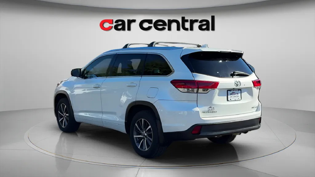 Another view of 2017 Toyota Highlander XLE for sale in Milford, CT at Car Central Milford