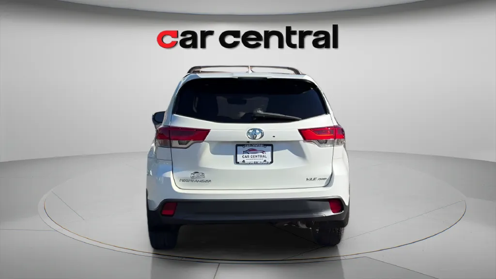 More photos of 2017 Toyota Highlander XLE at Car Central Milford, CT