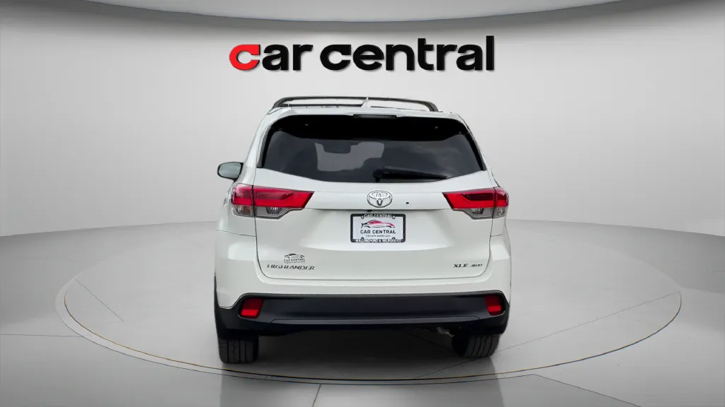 More photos of 2017 Toyota Highlander XLE at Car Central Milford, CT