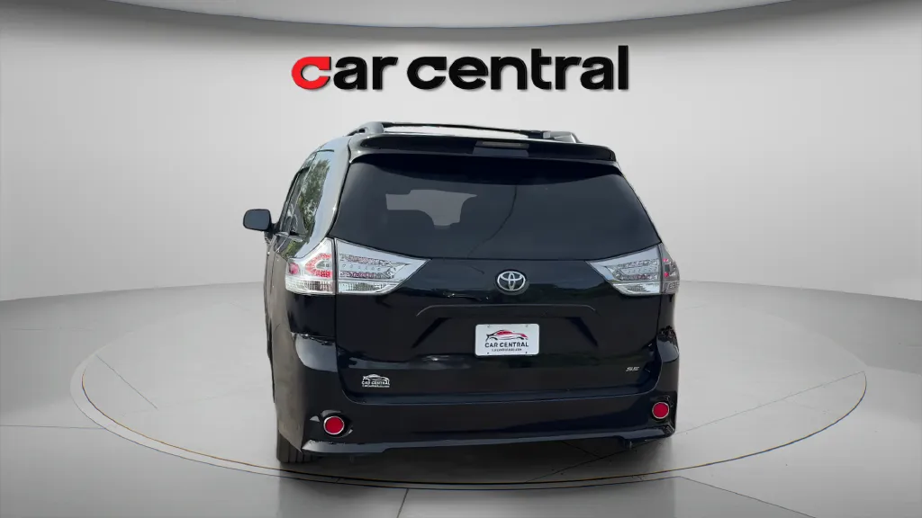 More photos of 2017 Toyota Sienna SE Premium at Car Central Milford, CT