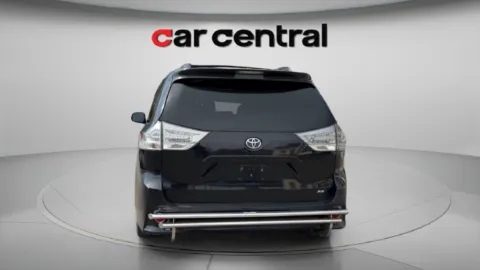 More photos of 2017 Toyota Sienna SE Premium at Car Central Milford, CT