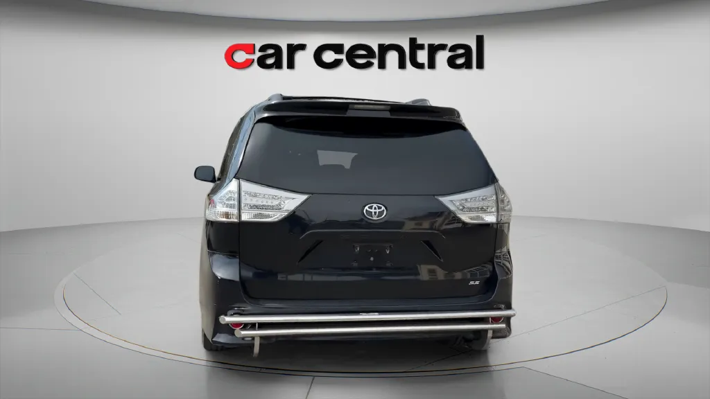 More photos of 2017 Toyota Sienna SE Premium at Car Central Milford, CT