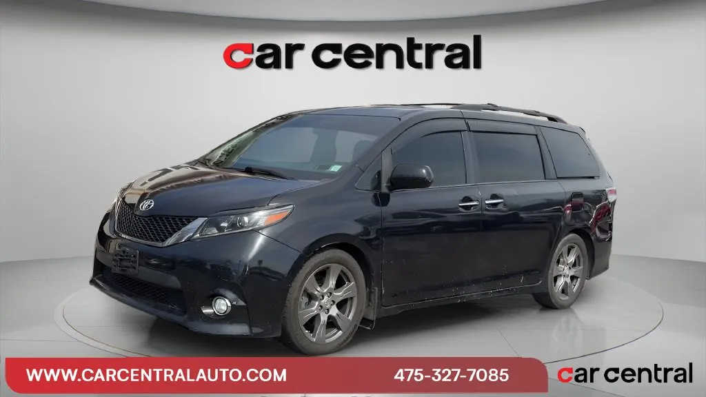 Black 2017 Toyota Sienna SE Premium for sale in Milford, CT