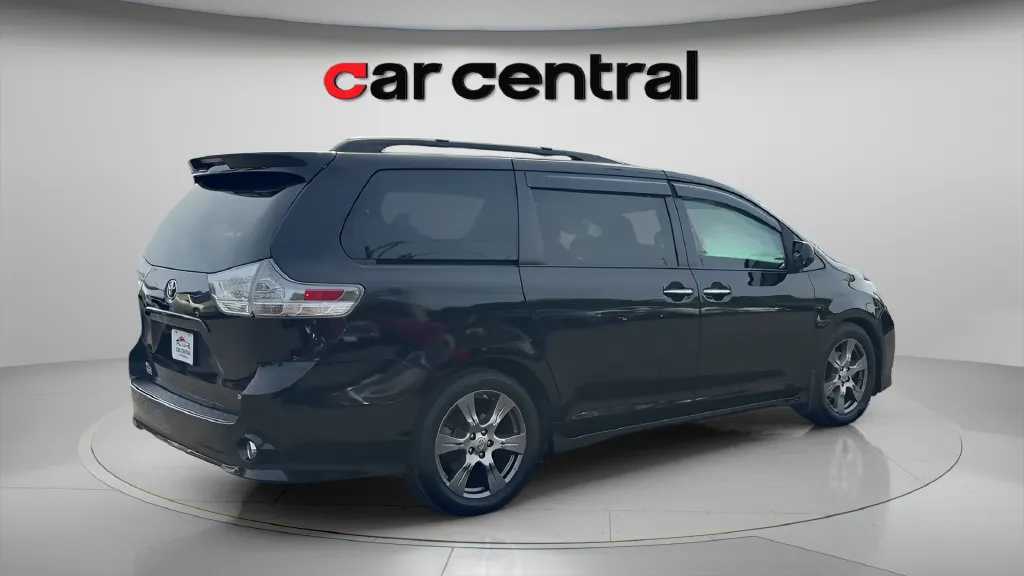 More photos of 2017 Toyota Sienna SE Premium at Car Central Milford, CT