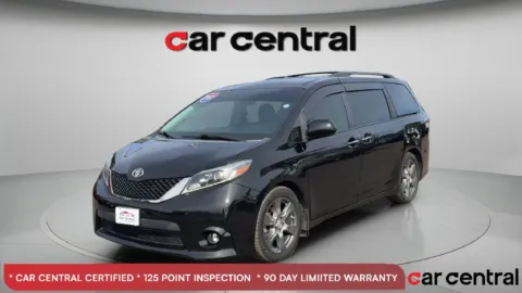 Black 2017 Toyota Sienna SE Premium for sale in Milford, CT