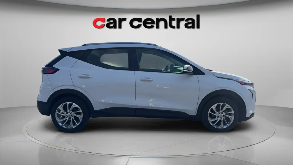 More photos of 2023 Chevrolet Bolt EUV LT at Car Central Milford, CT