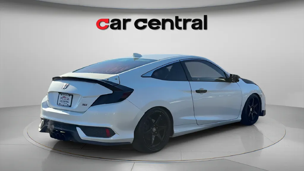 More photos of 2017 Honda Civic Si at Car Central Milford, CT