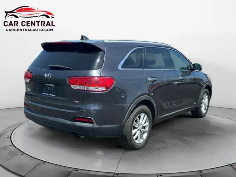 More photos of 2017 Kia Sorento LX at Car Central Milford, CT