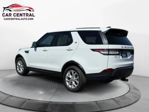 Another view of 2020 Land Rover Discovery SE for sale in Milford, CT at Car Central Milford