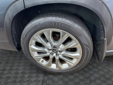Gray 2021 Toyota Highlander Limited for sale in Milford, CT