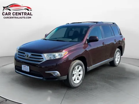 Red 2013 Toyota Highlander SE for sale in Milford, CT