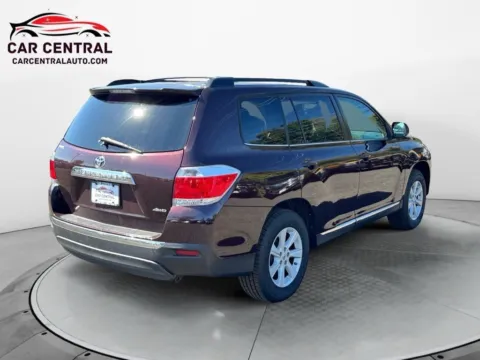 More photos of 2013 Toyota Highlander SE at Car Central Milford, CT