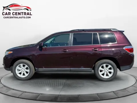 Photos of 2013 Toyota Highlander SE for sale in Milford, CT at Car Central Milford