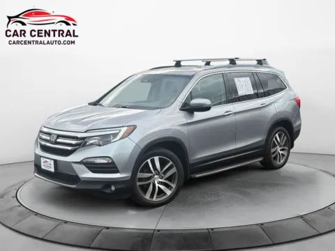 Silver 2017 Honda Pilot Touring for sale in Milford, CT