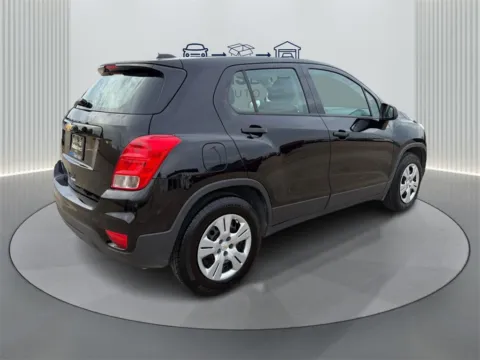 More photos of 2017 Chevrolet Trax LS at Dallas Direct Auto, TX