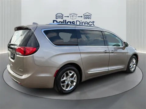 More photos of 2018 Chrysler Pacifica Limited at Dallas Direct Auto, TX