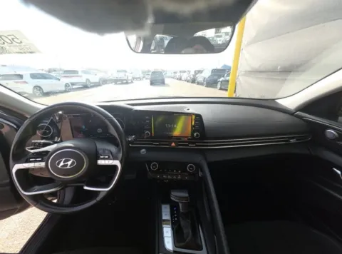 More photos of 2021 Hyundai Elantra SEL at Dallas Direct Auto, TX