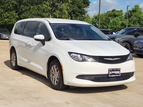 More photos of 2023 Chrysler Voyager LX at Dallas Direct Auto, TX