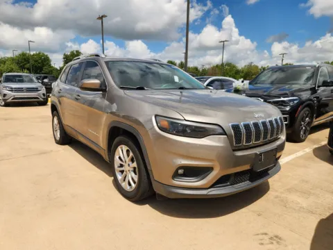 Photos of 2019 Jeep Cherokee Latitude for sale in Irving, TX at Dallas Direct Auto