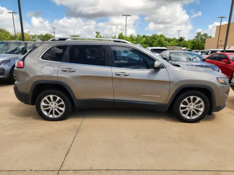 Another view of 2019 Jeep Cherokee Latitude for sale in Irving, TX at Dallas Direct Auto