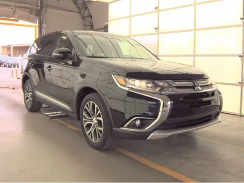 Photos of 2018 Mitsubishi Outlander SE for sale in Irving, TX at Dallas Direct Auto