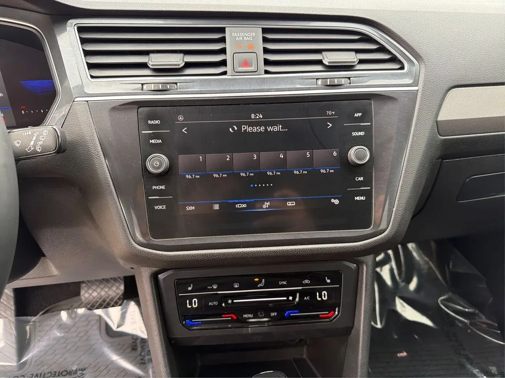 2022 Volkswagen Tiguan SE - Photo 14