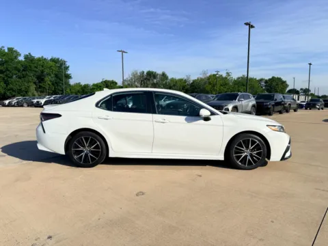 More photos of 2022 Toyota Camry SE at Dallas Direct Auto, TX