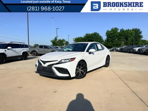 White 2022 Toyota Camry SE for sale in Irving, TX