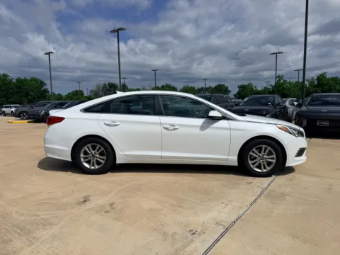 More photos of 2017 Hyundai Sonata 2.4L at Dallas Direct Auto, TX