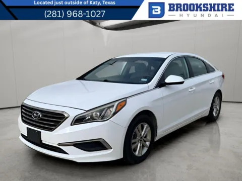 White 2017 Hyundai Sonata 2.4L for sale in Irving, TX