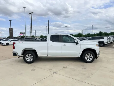 More photos of 2021 Chevrolet Silverado LT at Dallas Direct Auto, TX