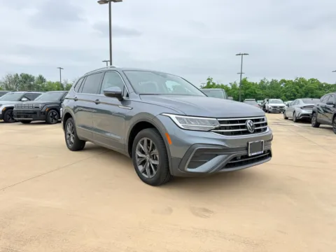 Another view of 2022 Volkswagen Tiguan SE for sale in Irving, TX at Dallas Direct Auto