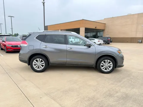 More photos of 2016 Nissan Rogue SV at Dallas Direct Auto, TX