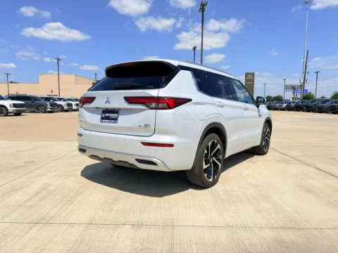 More photos of 2024 Mitsubishi Outlander PHEV SEL at Dallas Direct Auto, TX