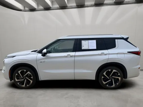 Photos of 2024 Mitsubishi Outlander PHEV SEL for sale in Irving, TX at Dallas Direct Auto